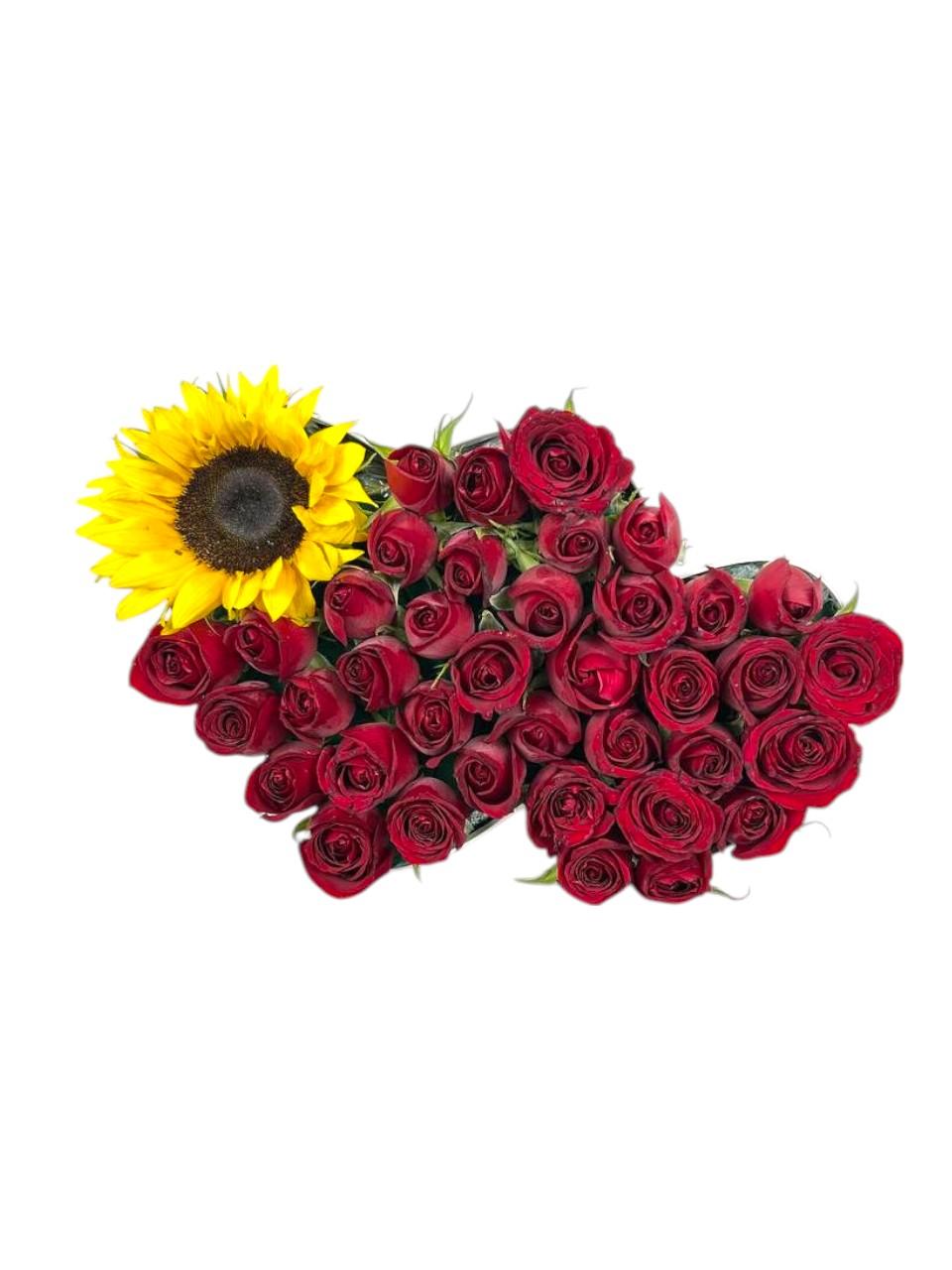 Arreglo Floral de 40 Rosas y Girasoles | Corazón Enamorado 1 Arreglo Floral de 40 Rosas y Girasoles | Corazón Enamorado