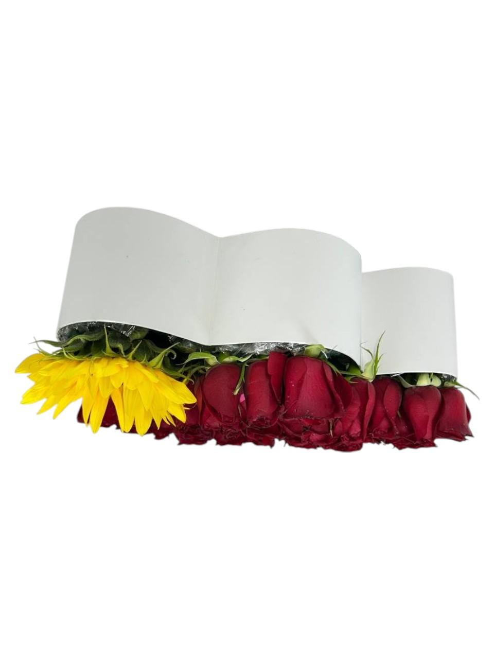 Arreglo Floral de 40 Rosas y Girasoles | Corazón Enamorado 3 Arreglo Floral de 40 Rosas y Girasoles | Corazón Enamorado - Imagen de 3