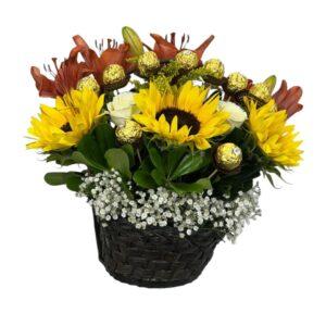 Arreglo Floral de Lilis, Rosas y Girasoles con Ferrero, Luz | Brillo Natural