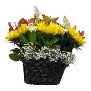 Arreglo Floral de Lilis, Rosas y Girasoles con Mariposas | Jardín de Mariposas