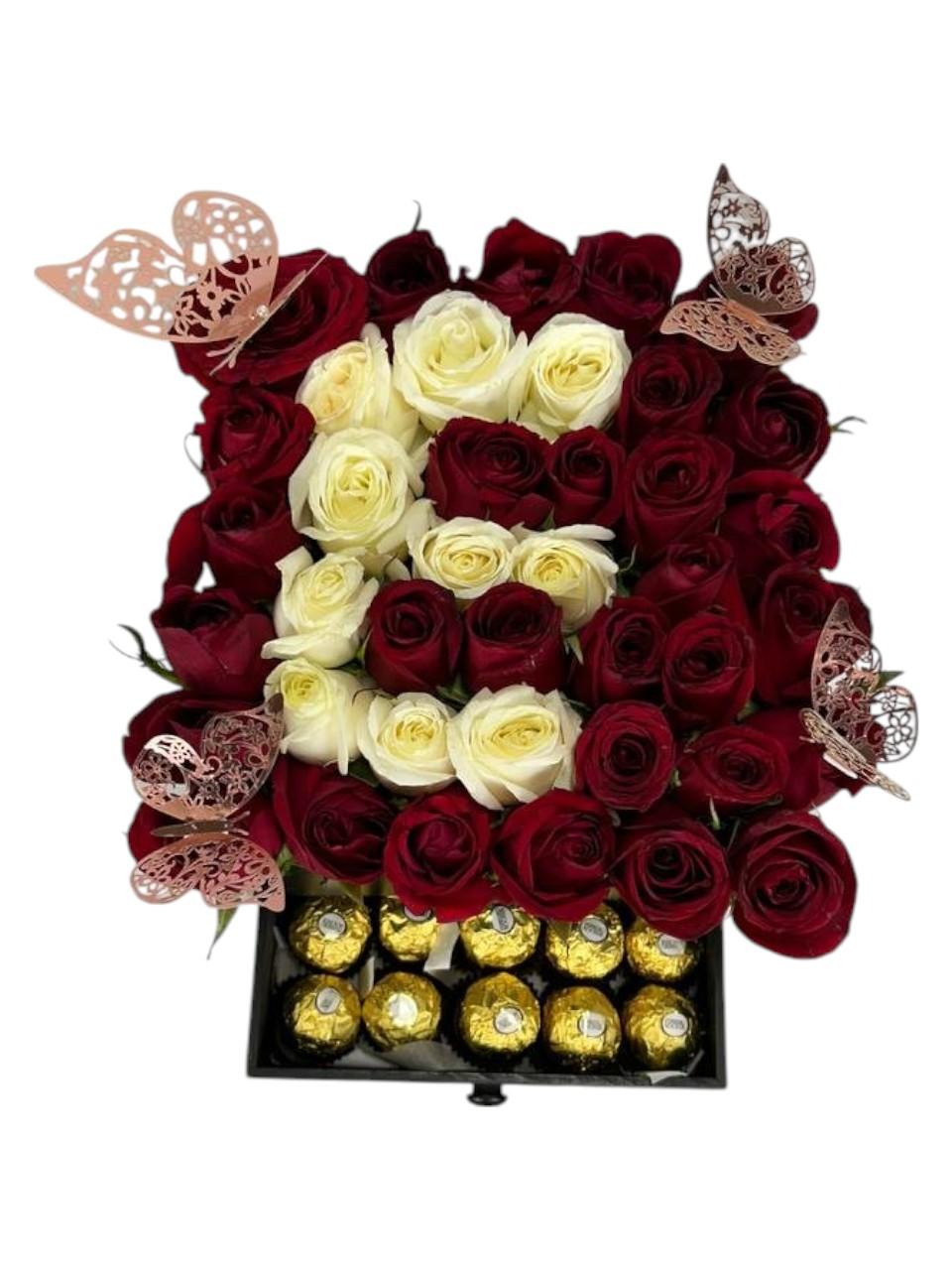 Arreglo Floral de Rosas con Ferrero, Mariposas | Joyero Encanto Mariposa 2 Arreglo Floral de Rosas con Ferrero, Mariposas | Joyero Encanto Mariposa - Imagen de 2