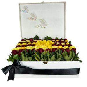 Arreglo Floral de Rosas y Girasoles con Mariposas | Ilusión Floral