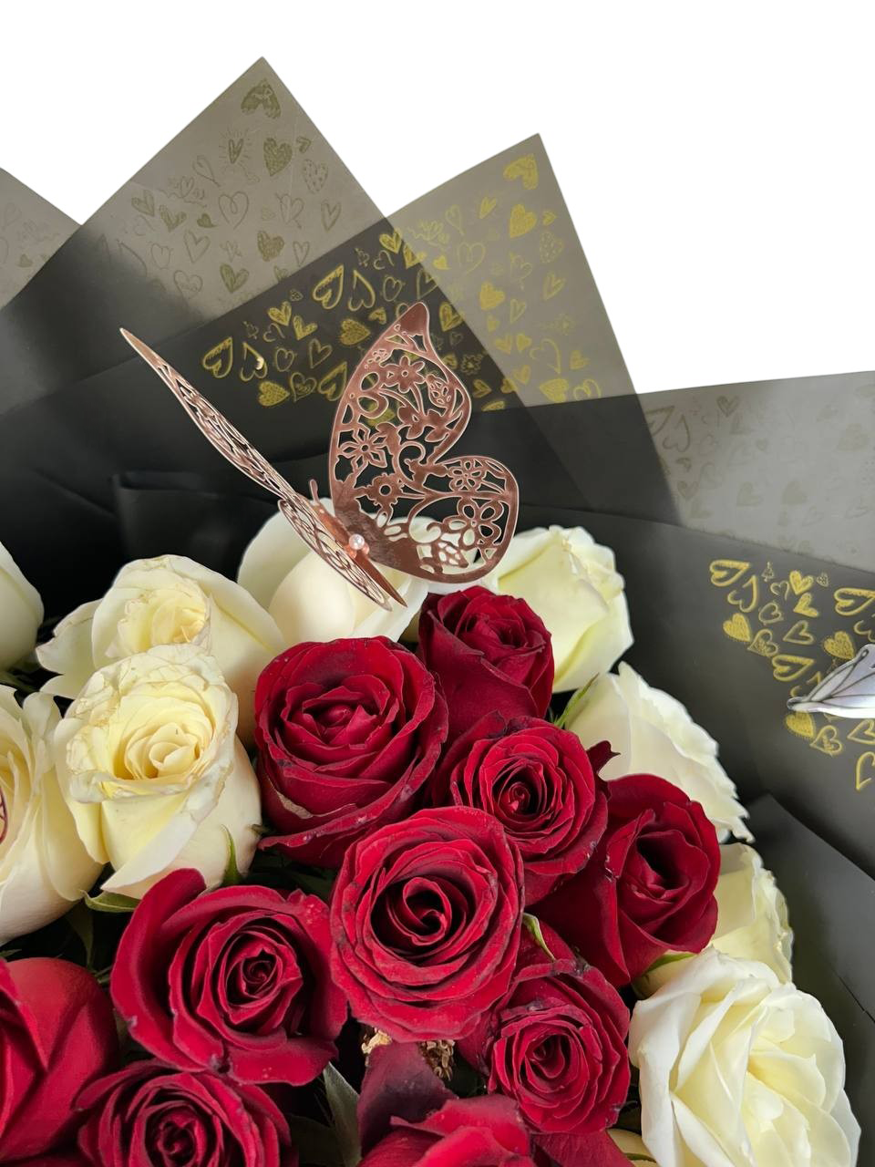 Arreglo Floral de Rosas con Mariposas | Corazón Mariposa 3 Arreglo Floral de Rosas con Mariposas | Corazón Mariposa - Imagen de 3