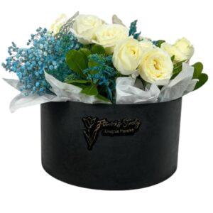 Arreglo Floral de Rosas con Mariposas | Elegancia Serena