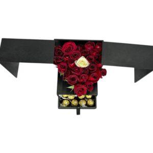 Arreglo Floral de Rosas con Ferrero | Corazón Encantado