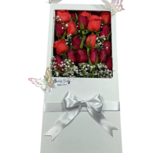 Arreglo Floral de Rosas con Mariposas | Suspiros de Amor