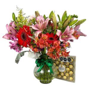 Arreglo Floral de Rosas y Gerberas con Ferrero | Pasión y Ternura