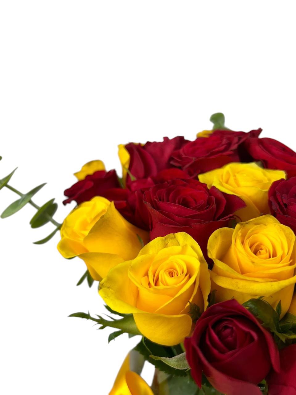 Arreglo Floral de Rosas | Dúo Radiante 3 Arreglo Floral de Rosas | Dúo Radiante - Imagen de 3