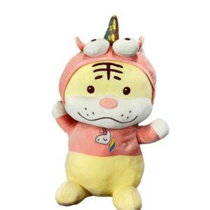 Peluche amarillo con sudadera rosa y capucha de unicornio, cuerno dorado, ojos bordados y parche de unicornio.