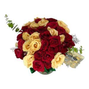 Arreglo Floral de Rosas con Ferrero | Romance Ferrero