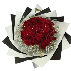 Ramo de 50 Rosas Rojas | Luz Escarlata