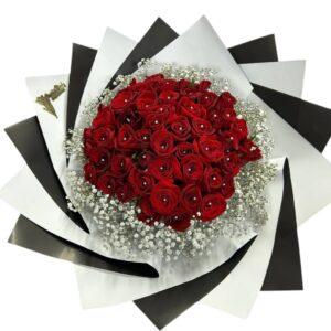 Ramo de 50 Rosas Rojas con perlas y diamantes | Amor de Lujo