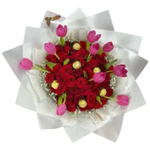Ramo de 50 Rosas Rojas y Tulipanes con Ferrero | Encanto Intenso