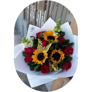 Ramo de 3 Girasoles con 12 Rosas Rojas y Follajes Mixtos | Flores Amarillas