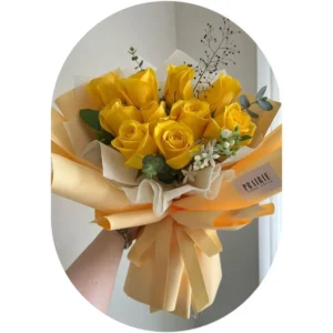 Ramo de 12 Rosas Amarillas con Follaje Mixto | Flores Amarillas